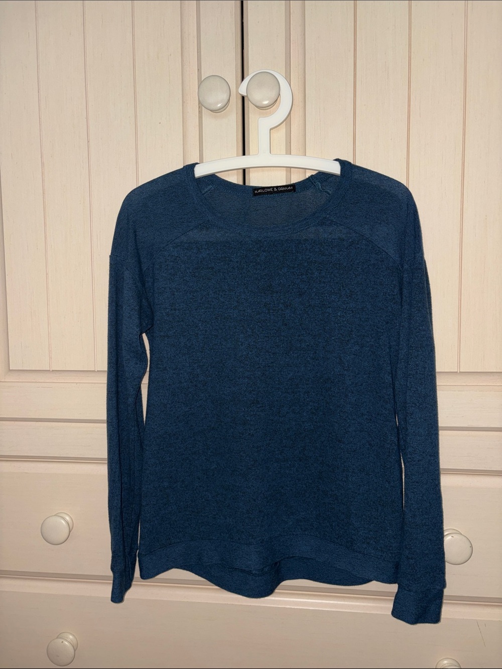 Like new super soft Long-Sleeve Crewneck Top in Deep Blue
